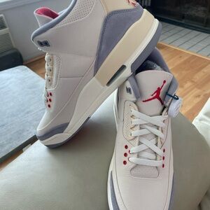 Jordan Air Retro 3 SE in White and Red
